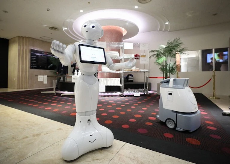 ربات‌ها در هتل‌ها و رستوران‌ها